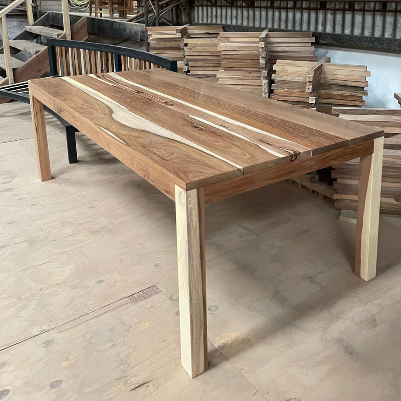 MESA ISAURA