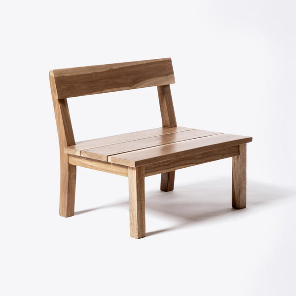 Todos nuestros productos están realizados de manera artesanal con materiales nobles de primera calidad. Perseguimos la excelencia en todo su proceso de fabricación y detalles de terminación. Es importante saber que dada la veta natural de la madera y sus tonalidades, siembre existirán variaciones entre las imágenes y el producto final.
